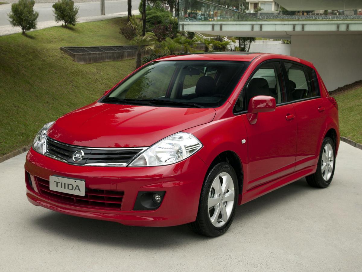 Стекла фар nissan tiida